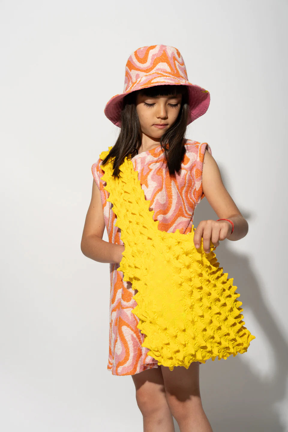 REVERSIBLE BUCKET HAT